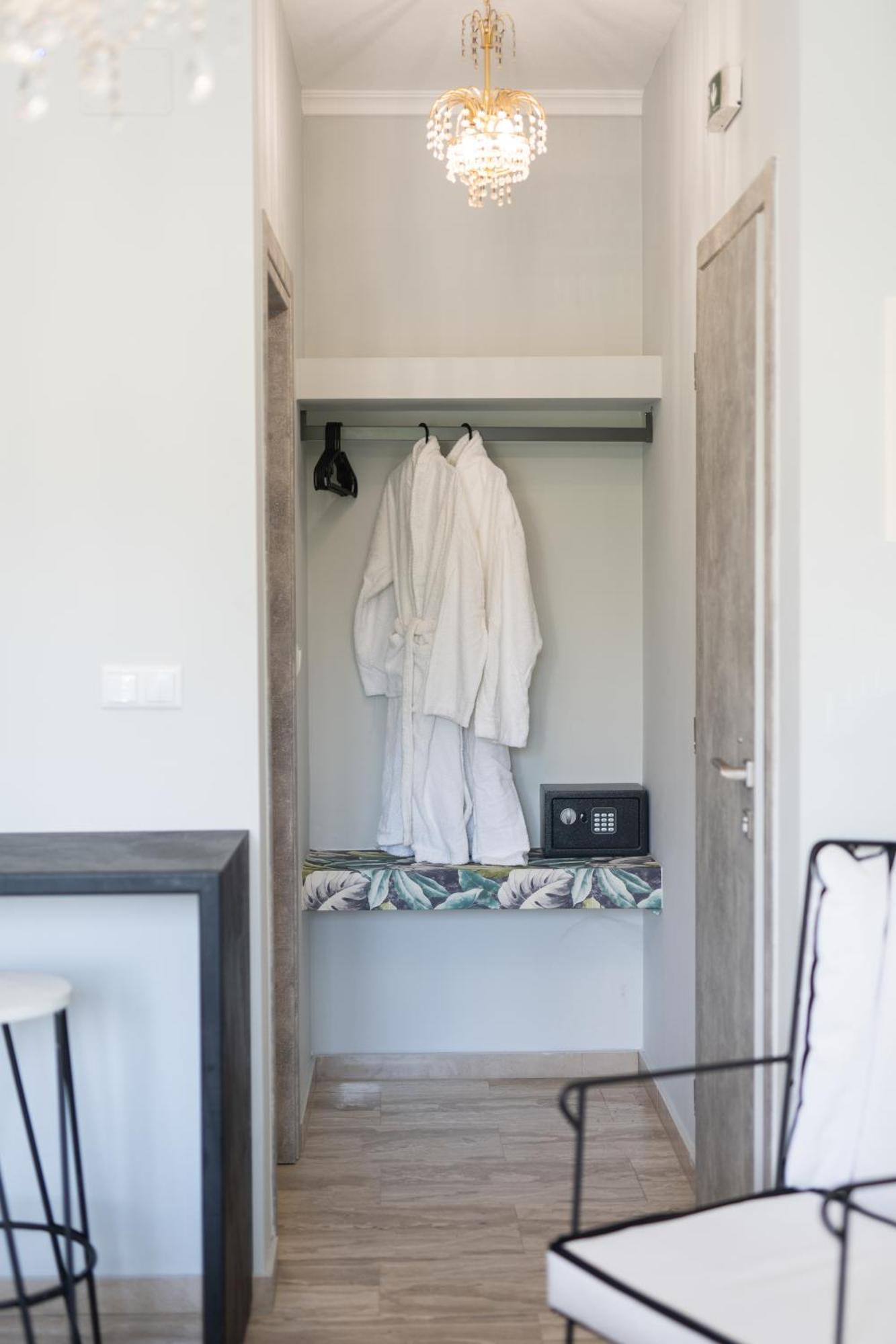 Glykanisos Suites Néa Péramos Zewnętrze zdjęcie